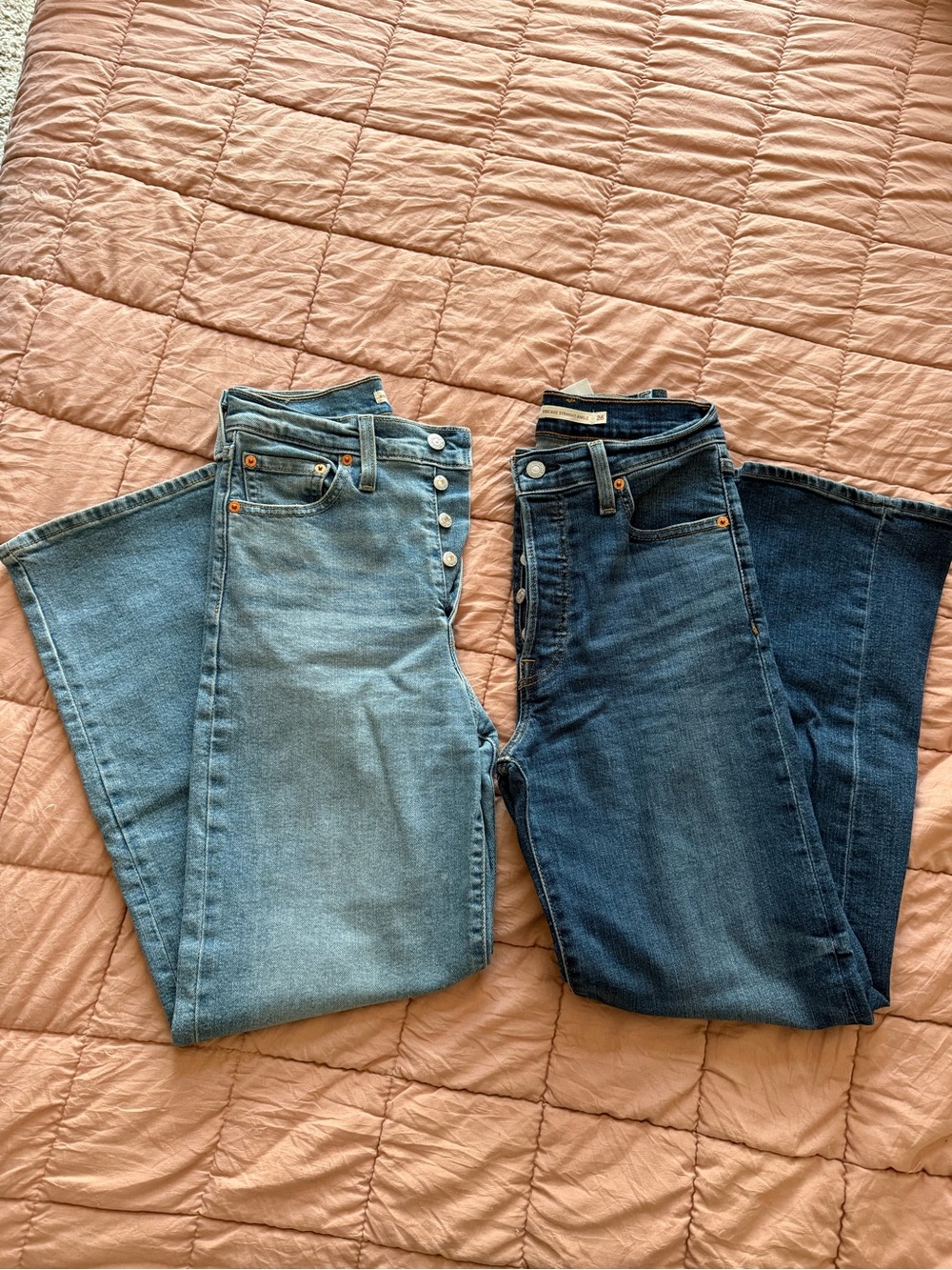 Levi's Ribcage Straight Ankle Jeans in Dark and light Blue Denim